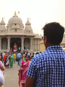 The ideal season is between November and March, the months that see pleasant weather. Festival months like March-April (Arattu) and August-September (Krishna Jayanthi) are ideal if you want to experience the temple in full cultural bloom.
